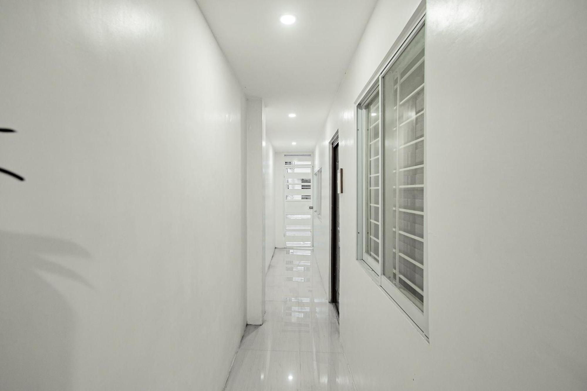 Oyo 605 The Quarters Hotel Manila Exterior foto